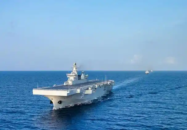 在3月上旬,南部战区海军组织了以075型两栖攻击舰首舰海南号为核心的