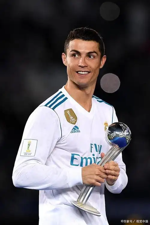 c罗,全名克里斯蒂亚诺·罗纳尔多,一个足球世界永恒的传奇.