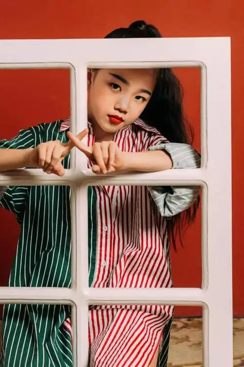 专题报道|百变造型,荣耀绽放——2019天使之步全球形象大使黄楚涵