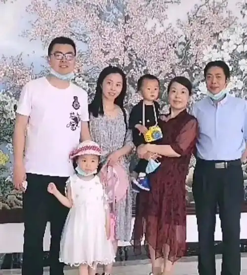 郭威姚策错换人生28年,牵动了无数网民的心,到底是错换还是偷换