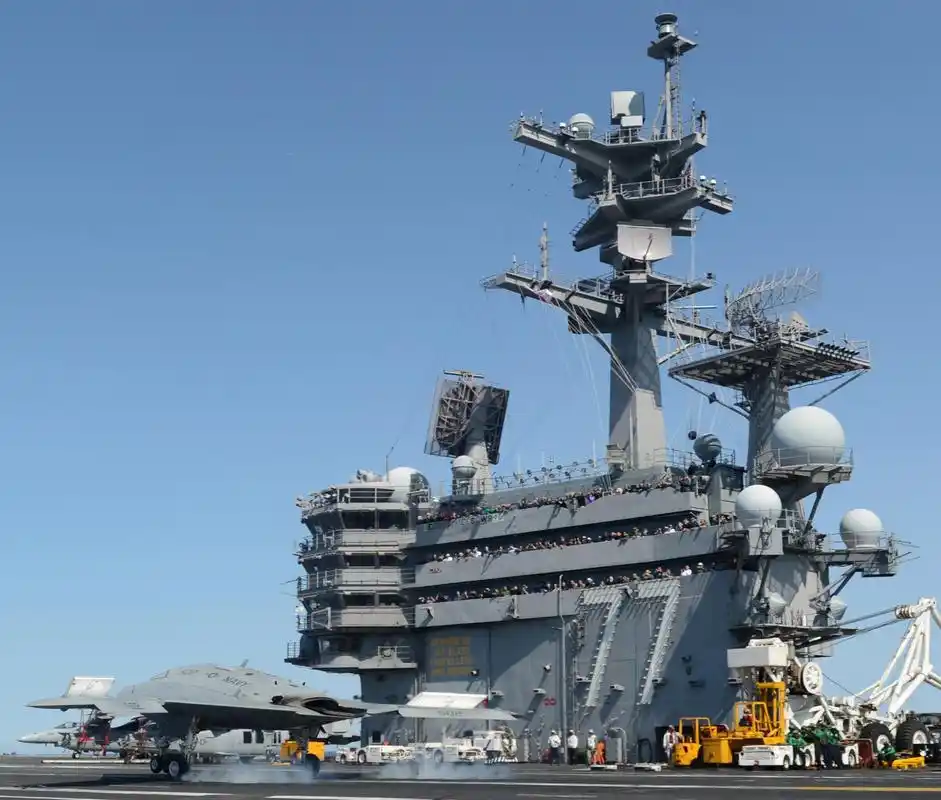 图鉴:"尼米兹"级航空母舰"布什"号舰岛结构与布局