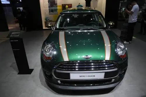 实拍宝马新一季mini one三门版,20万级别入门卡丁车乐趣!