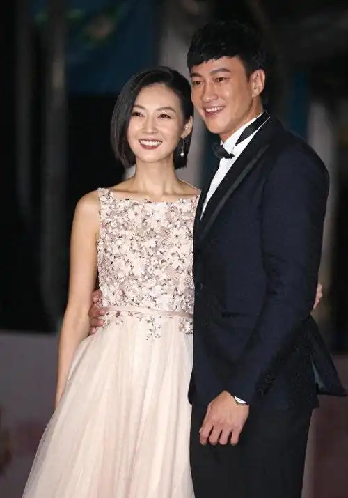 回顾何润东三次表白孙俪被拒41岁迎娶柜姐恩爱多年无子也幸福