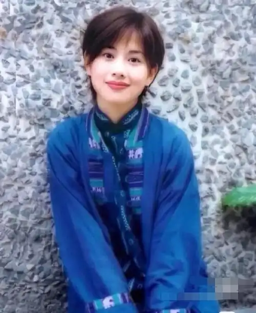 给我眼里最美的短发女孩陈松伶松松盖个楼感觉组里人气很低