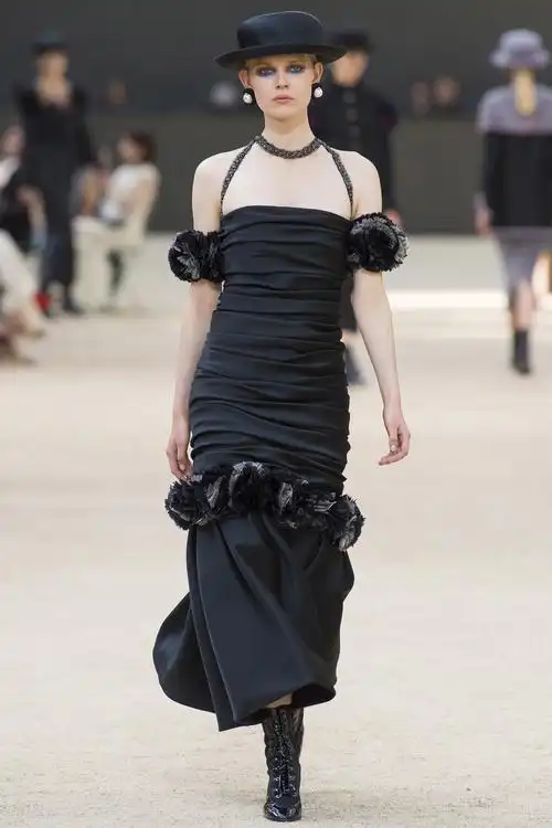 高订|| 香奈儿秀场刚出炉不久的全套look奉上