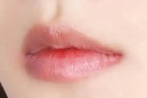真人测评|这支网红润唇膏,竟然让人张不开嘴?_成分