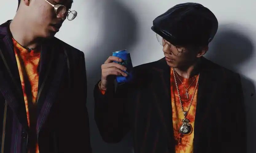 88rising x guess 联名 gue88 胶囊系列造型 lookbook 释出