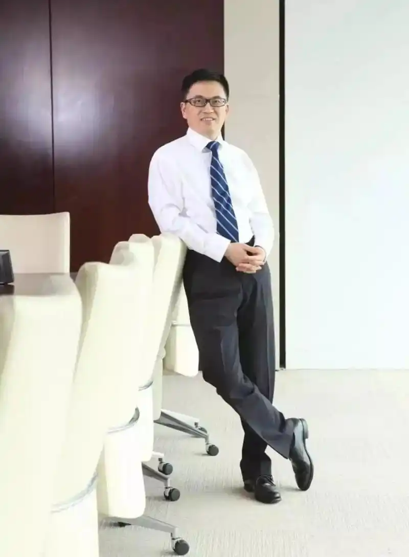 2017年,曾经的鞋王百丽经营状况岌岌可危,两位创始人将高瓴资本的张磊