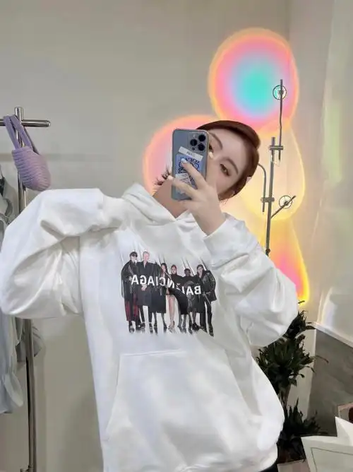 入秋穿的第一件巴黎世家人像卫衣太好穿