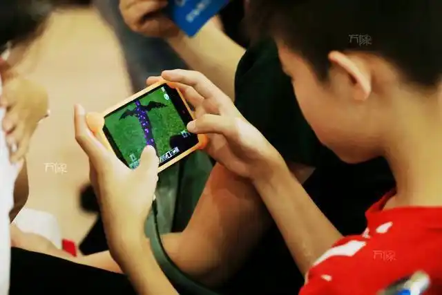 小学生租手机玩游戏,iphone这个功能专治手机上瘾