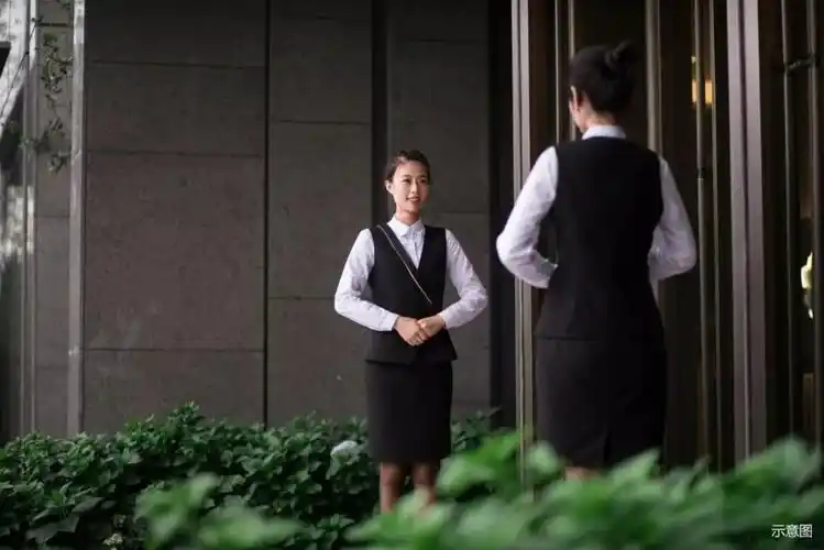 个性化物业服务融合每一座城市的文化和居者价值观近320个高端案场