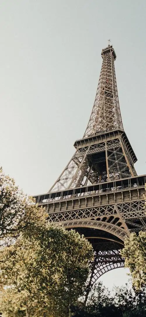原图壁纸塞纳河畔的埃菲尔铁塔