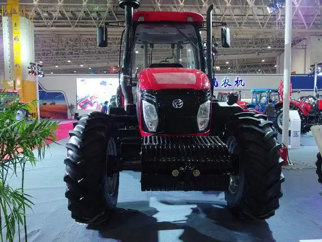 一款神机2204拖拉机全车展示,看完这个配置,我才发现这差距