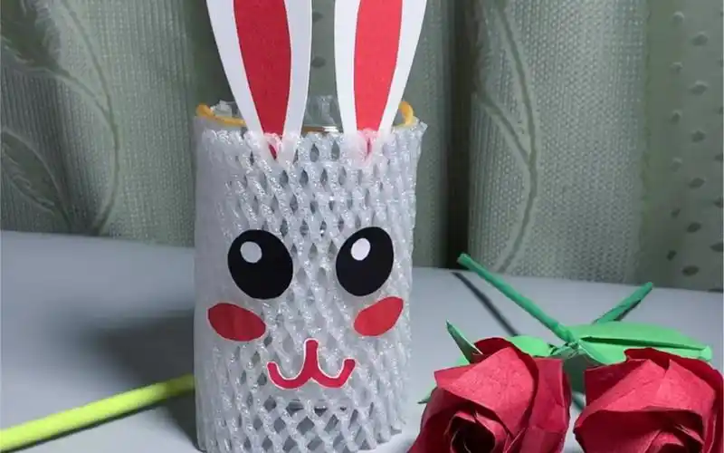 废物利用小手工饮料瓶水果网制作小白兔灯笼幼儿园创意手工