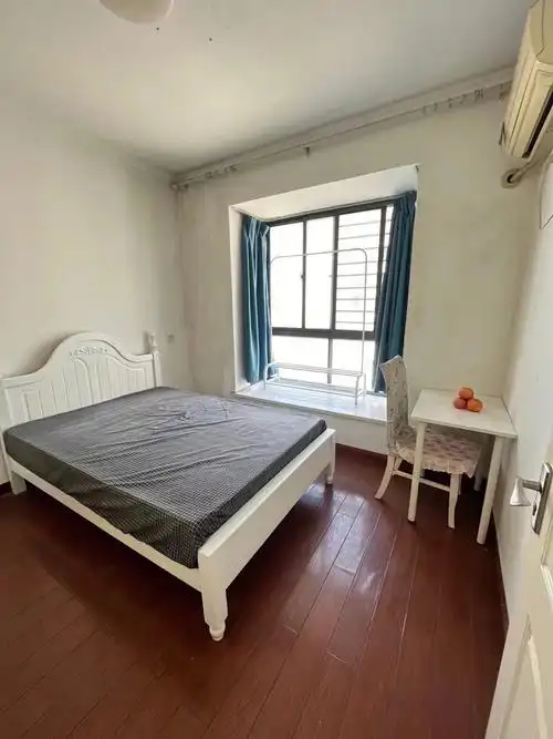 龙江地铁口海德卫城精美单间电梯房