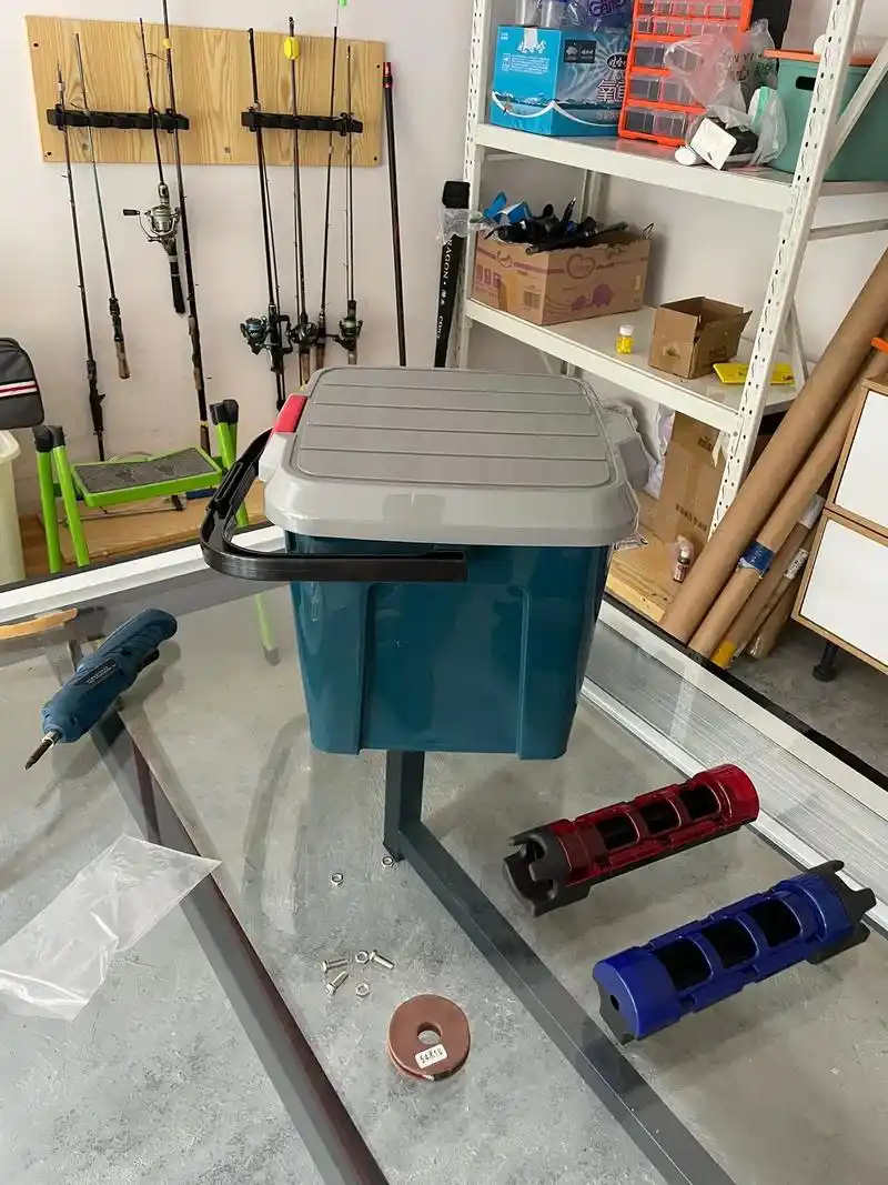 自制钓鱼桶.自制台钓路亚钓鱼桶,可坐,骑上小踏板就能走!#渔 - 抖音