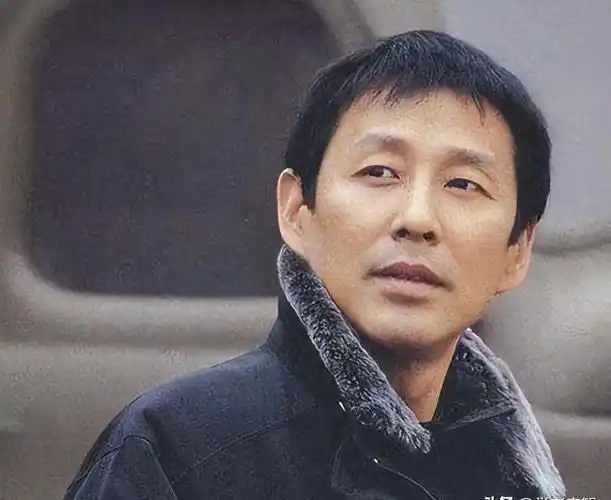 陈道明:娶央视主持人恩爱41年,和妻子互相成就,女儿成他的骄傲