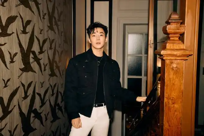 刘宪华的腿好直