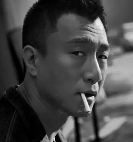 【图】孙红雷抽烟图片显魅力 帅雷新剧《好先生》来啦!