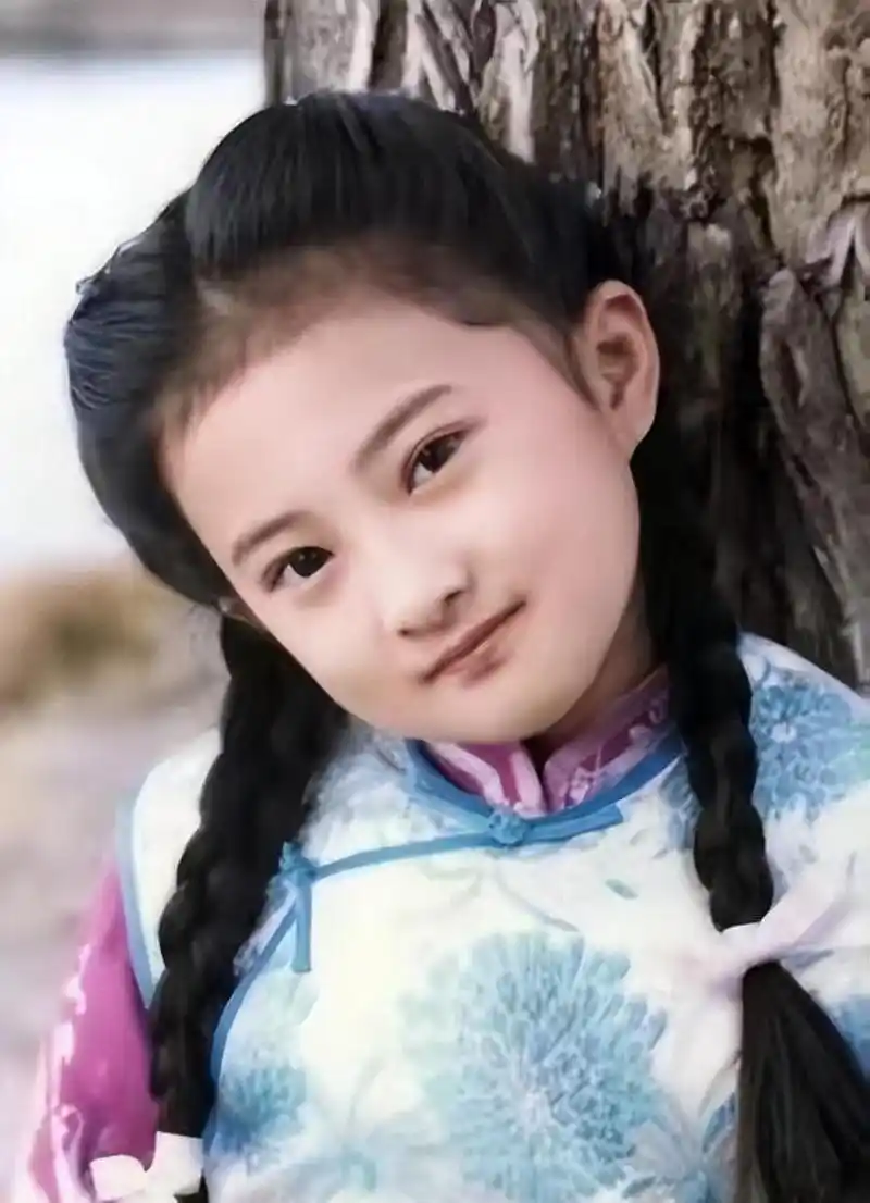 小时候,她展现出了与众不同的演技天赋.