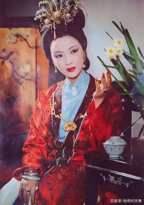 红楼梦中,秦可卿究竟得了什么病,为何一天换四五遍衣裳?