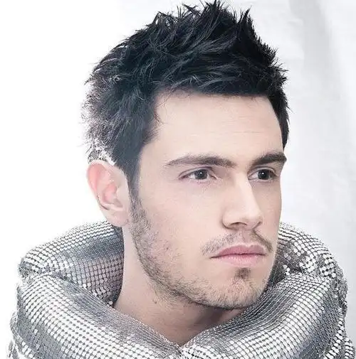 男生头大脸大发质软喜欢精致的短发我适合什么发型