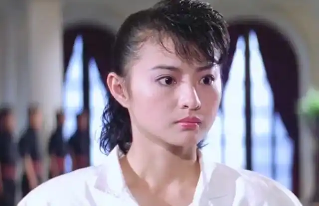 影视图集:香港早期动作女星李赛凤不仅颜值高,打戏也很精彩!