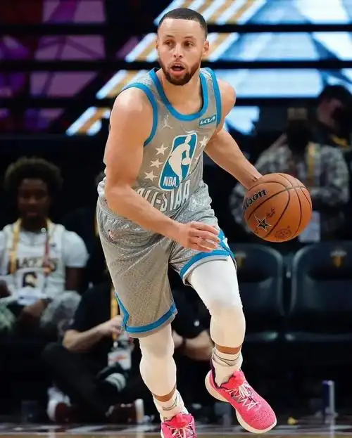 库里火了8年终于过时了!