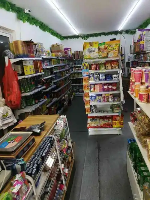 小区内部超市,方便大家生活哦哦