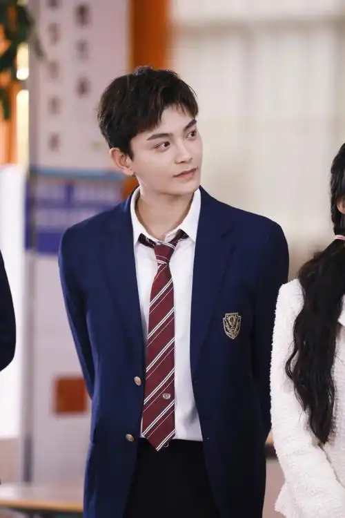 丁禹兮超话重返青春校园,@丁禹兮解锁学长新身份～#100万个约定