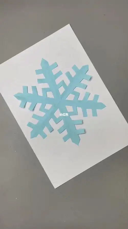 超级简单的折纸小雪花一起做一个吧