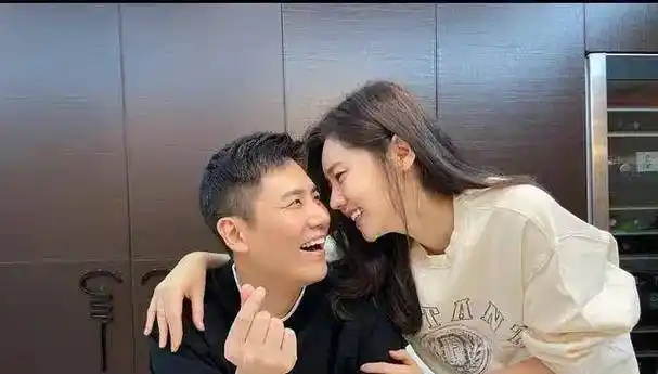 太丢面秋瓷炫聚餐喝到烂醉如泥老公无奈背下楼姿势太好笑了