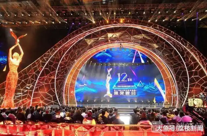 在湖南长沙举行的第29届中国电视金鹰奖的颁奖晚会上, 江苏广电总台有