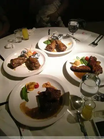 夜晚同老爷奶奶妹妹老公谦谦成家人出动去佐西堤吃西餐.