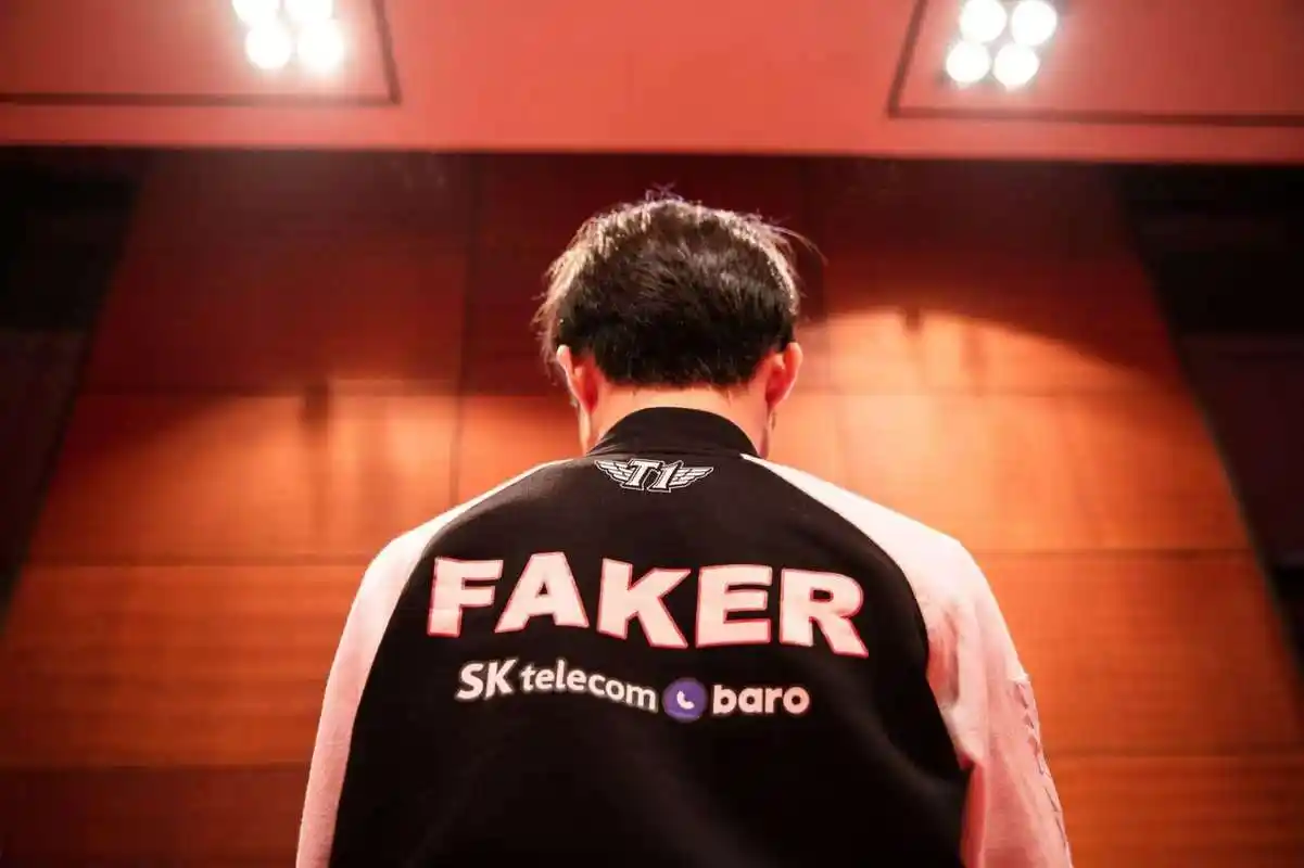 faker又哭了?国外玩家调侃skt被淘汰