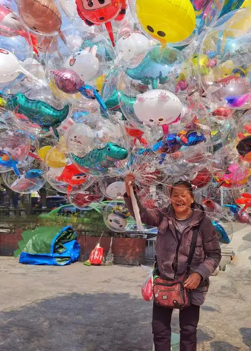 卖气球的人