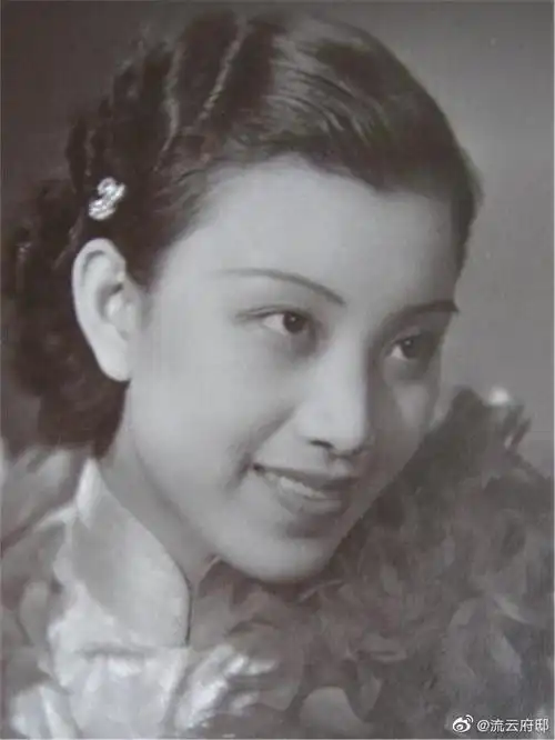 流云,旧时光# 严仁美旧照 来自流云府邸 - 微博