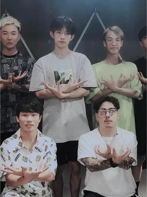 易燃装置大合照我先表演一个原地暴毙01