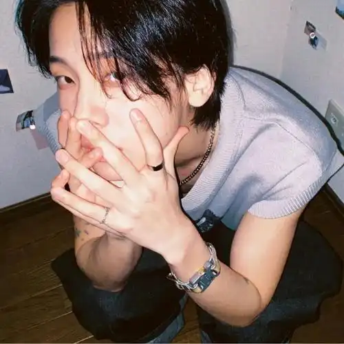 头像| 男生:为何我长得这么帅,但要掉头发?