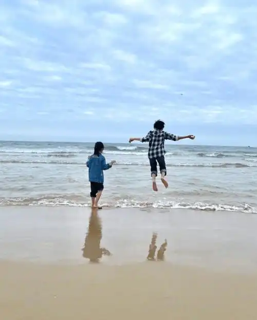 姚晨休假带孩子旅游,俩娃大长腿吸睛,背影一个像妈一个像爸_茉莉_曹郁