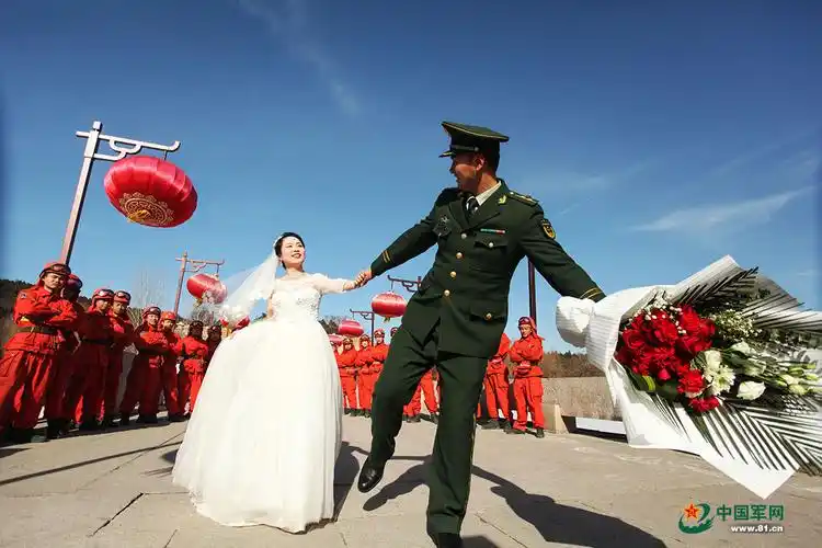 26 最美军恋:红战衣配白纱,许你一生幸福