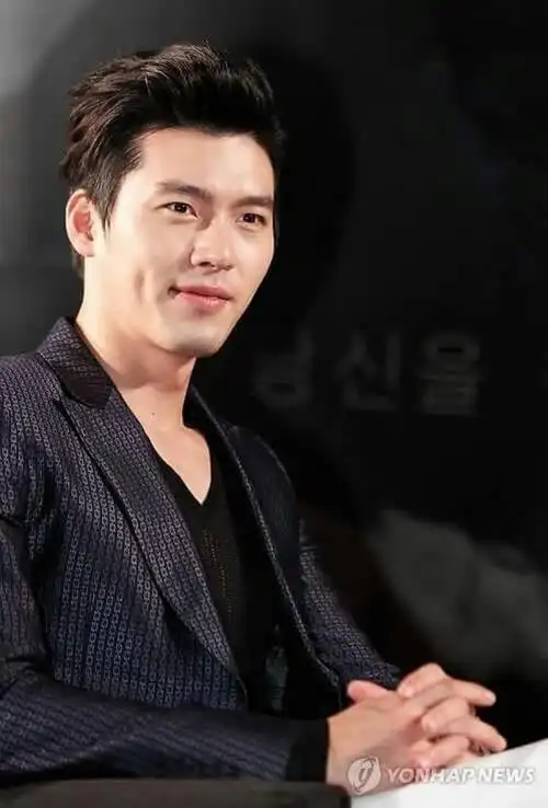 鬓角扮演将脸型与头发串连的重要角色. 图片来源:www.pinterest.com