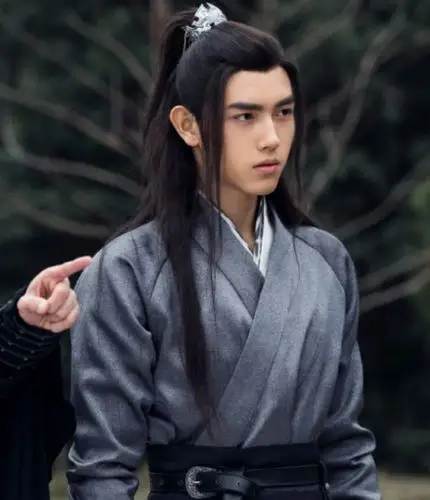 陈飞宇新剧造型公开,形象跟王一博相似,两大顶流你选谁?_古装