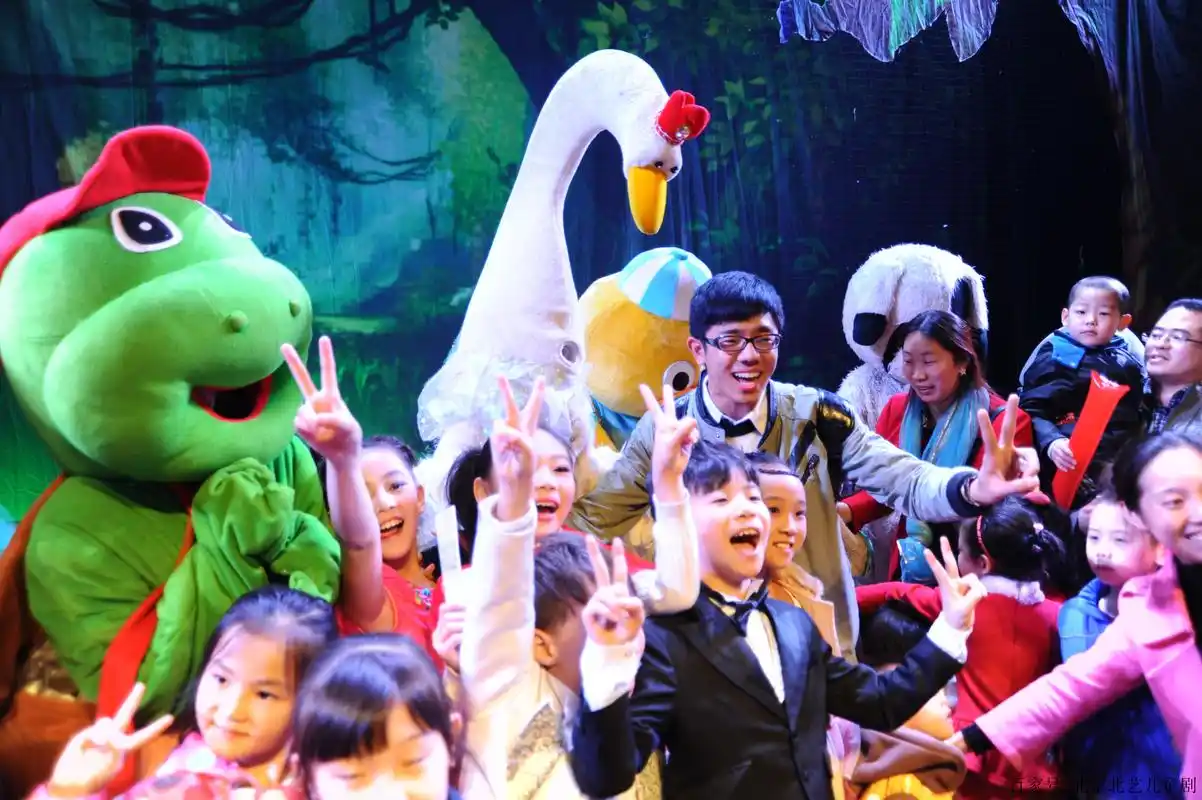 儿童励志童话舞台剧《丑小鸭》