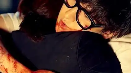 美女腹部中刀伤 - 西瓜视频