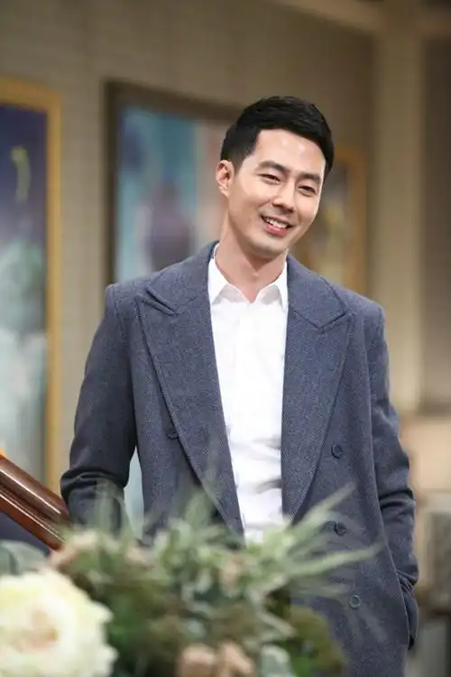 p>赵寅成(         ,zo in sung),1981年7月28日出生于韩国首尔市.