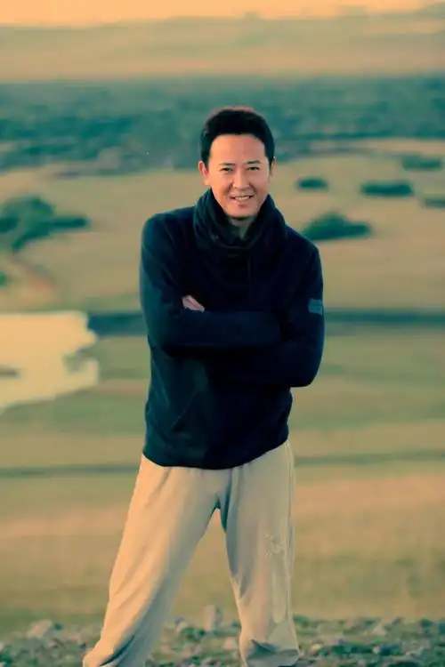 汪正正简介(汪正正:被女友逼婚,为女友下跪,"囚禁"来的婚姻也幸福)