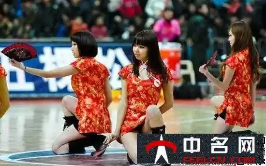 摄影师抓拍啦啦队美女走光瞬间组图