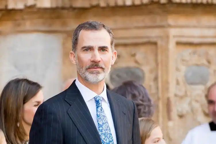 西班牙国王felipe为何"抛下"王后,只身前往华盛顿?