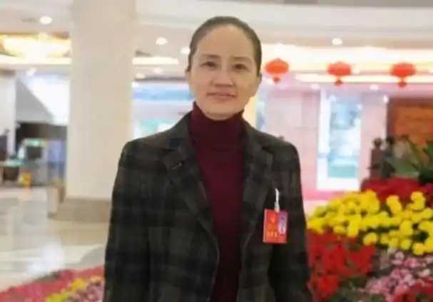 案例:广西美女书记赵丽,狂敛1300万,怕泄密给司机650万封口费